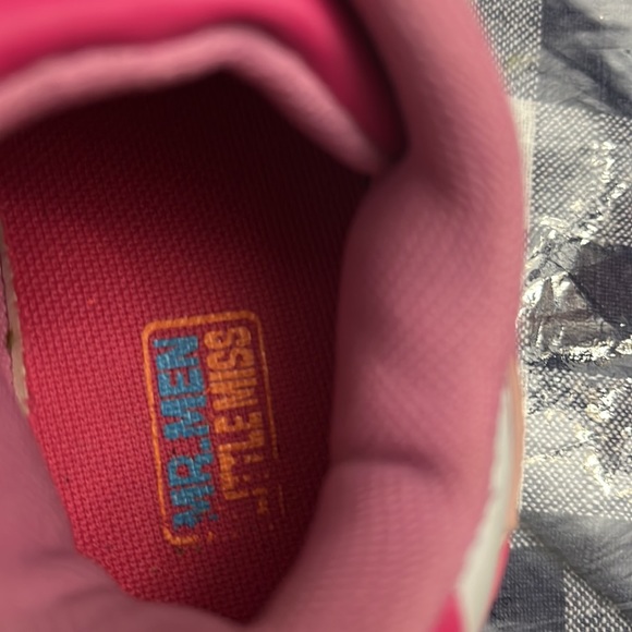 Gently Used LITTLE MISS CHATTERBOX MR MEN sneakers size 8 pink/white/green - Picture 5 of 5